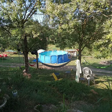 Campsite Hebergements Bohemes Pleine Nature *