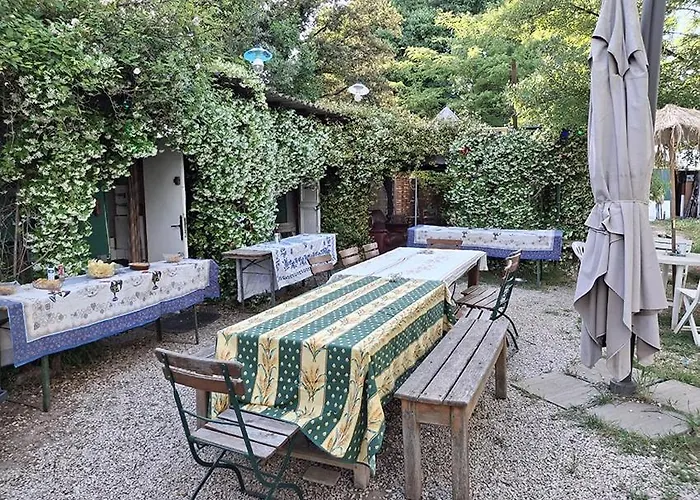 Kamp alanı Hebergements Bohemes Pleine Nature *